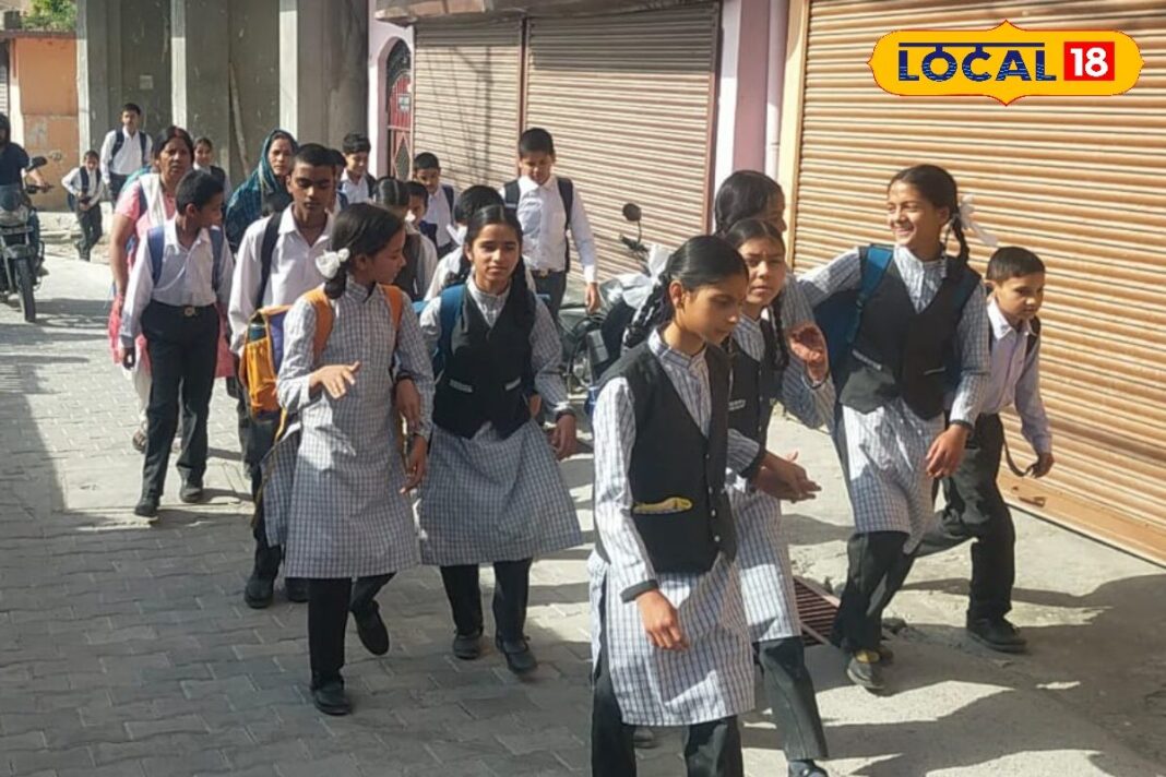 अल्मोड़ा का वो स्कूल...जहां पढ़े बच्चे आज हैं बड़े-बड़े अधिकारी, जानें नाम