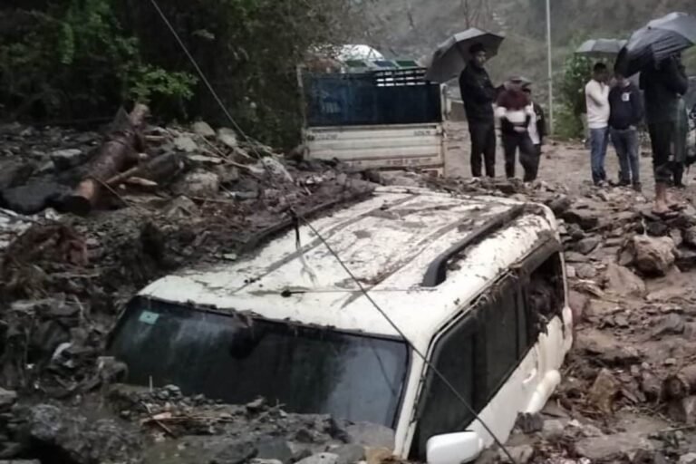 आसमान से आई आफत, बारिश ने काटा गदर, चारों तरफ बस मलबा, उत्तराखंड में अलर्ट