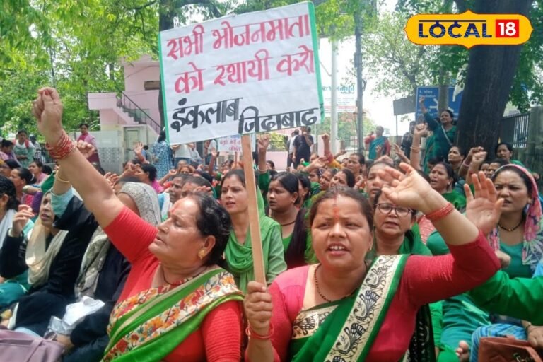 महंगाई के दौर में ₹3 हजार वेतन! भोजन माताएं बोलीं..पेट भरें या बच्चों को पालें
