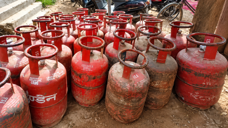 ई-केवाईसी नहीं तो गैस सिलिंडर की बुकिंग ठप, अल्मोड़ा में 12 हजार उपभोक्ता परेशान
