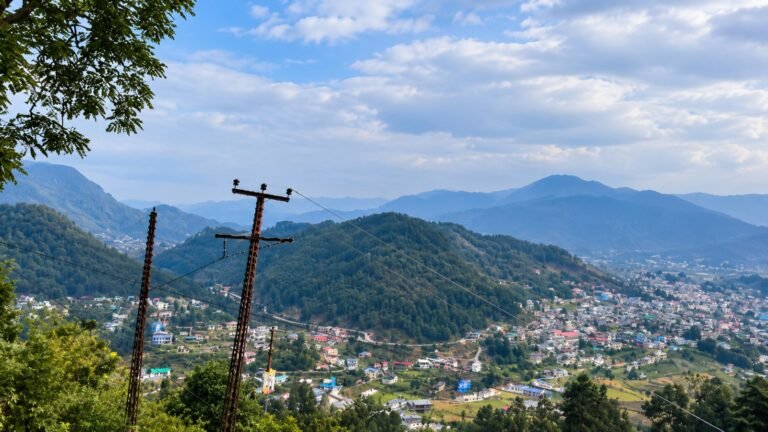 Uttarakhand Weather Today: कड़ाके की ठंड की दस्तक, पिथौरागढ़ में हिमपात और निचले इलाकों में बारिश